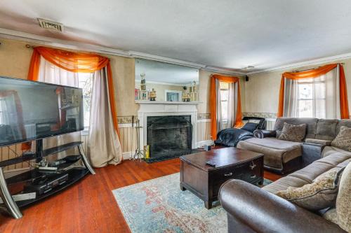 Brockton House | Walk to DW Field Park! Spacious Home with Deck