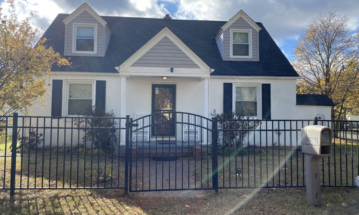 North Camellia Acres House | Walk to East Beach