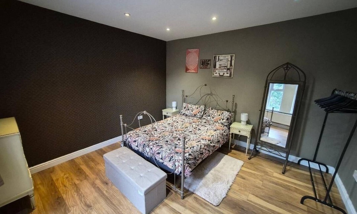 Selhurst Apartment | Walk to East Croydon Station, 15 min direct train to Gatwick and Central London