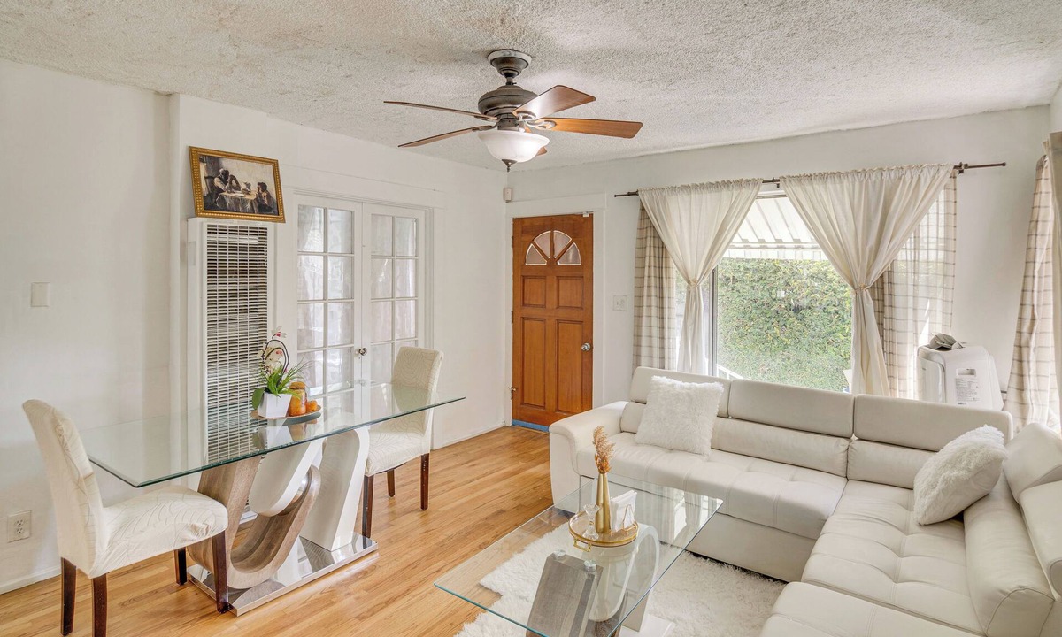 Van Nuys Apartment | Walk to Eats! Commuter-Friendly Apt in Van Nuys