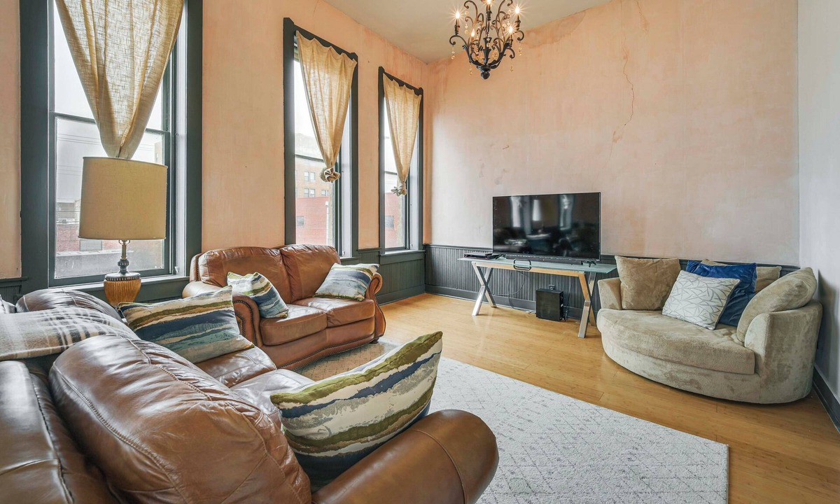 Brownwood Condo | Walk to Events & Dining: Updated Brownwood Apt