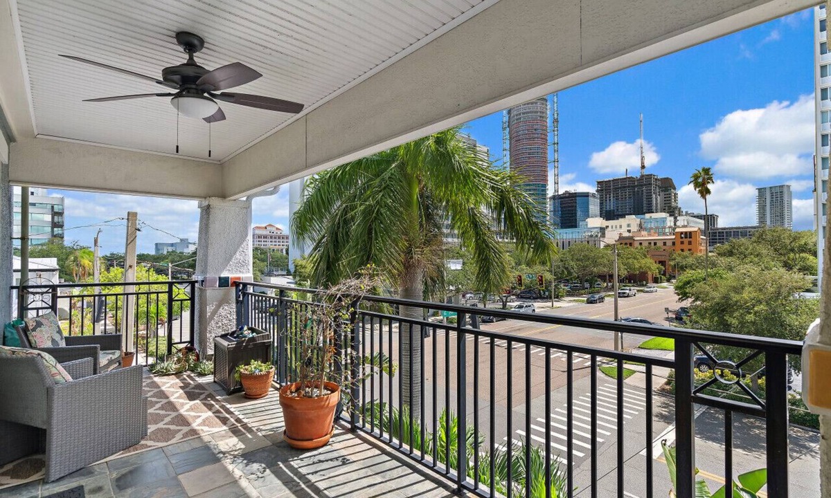 St. Petersburg Condo | Walk to Everything Downtown! EAT-SHOP-PLAY!