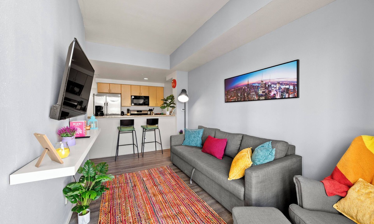 Pacific Terrace Condo | Walk to Everything - Gaslamp 1BR Free Parking & Pool