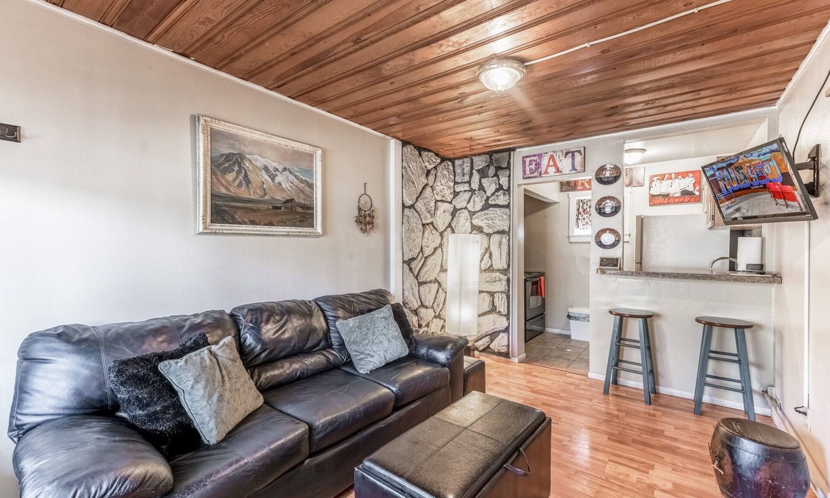 Ruidoso Apartment | Walk to EVERYTHING! - MidTown, Opt HOT TUB on RVR w/DEER