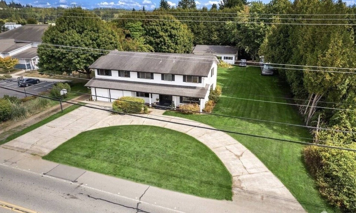 Monroe House | Walk to Fairgrounds & Hospital. Spacious 5BR Home Sleeps 10