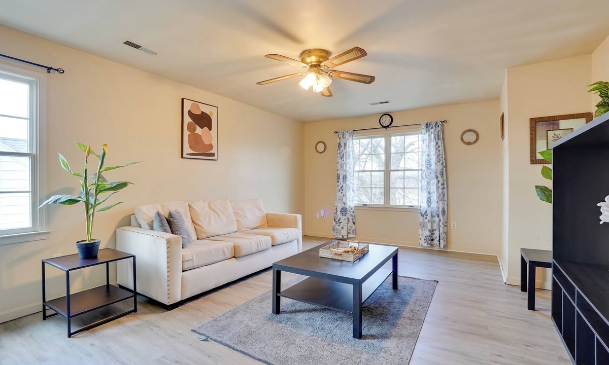 Hagerstown House | Walk to Fairgrounds! Hagerstown Townhome w/Deck