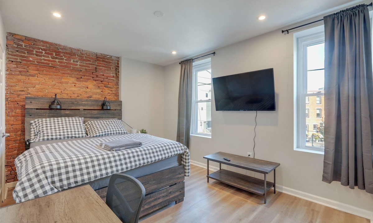 Fairmount Apartment | Walk to Fairmount Ave: Urban Oasis in Philly!