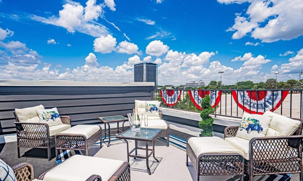 Arlington House | Walk to FIFA 2026 | Luxury Group Home | Parking