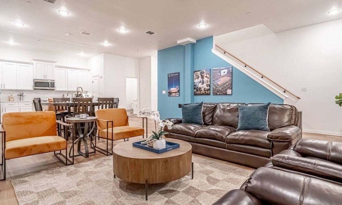 Arlington House | Walk to FIFA Stadium | Upscale Townhome | Parking