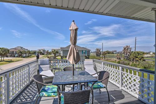 Pirates Beach House | Walk to Galveston Beach: Coastal Escape w/Yard