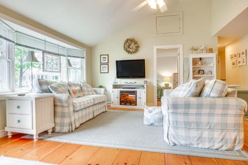 Kennebunkport House | Walk to Goose Rocks Beach: Quiet Townhome w/Patio