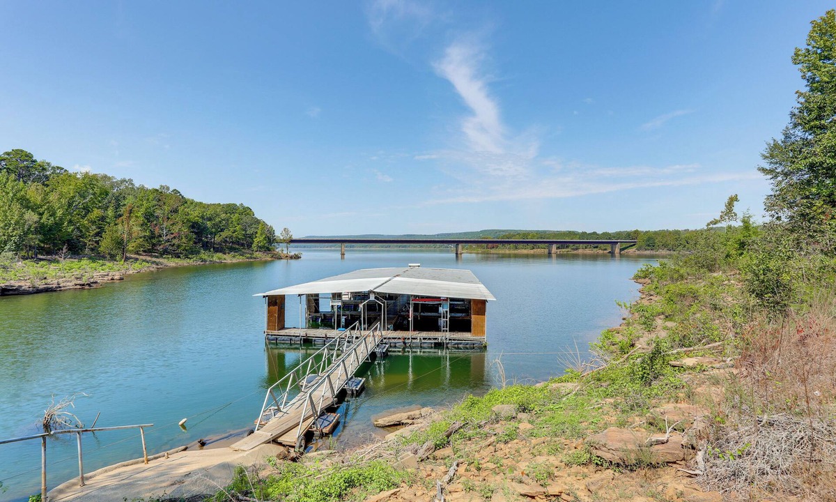 Greers Ferry House | Walk to Greers Ferry Lake! Home w/Dock Access