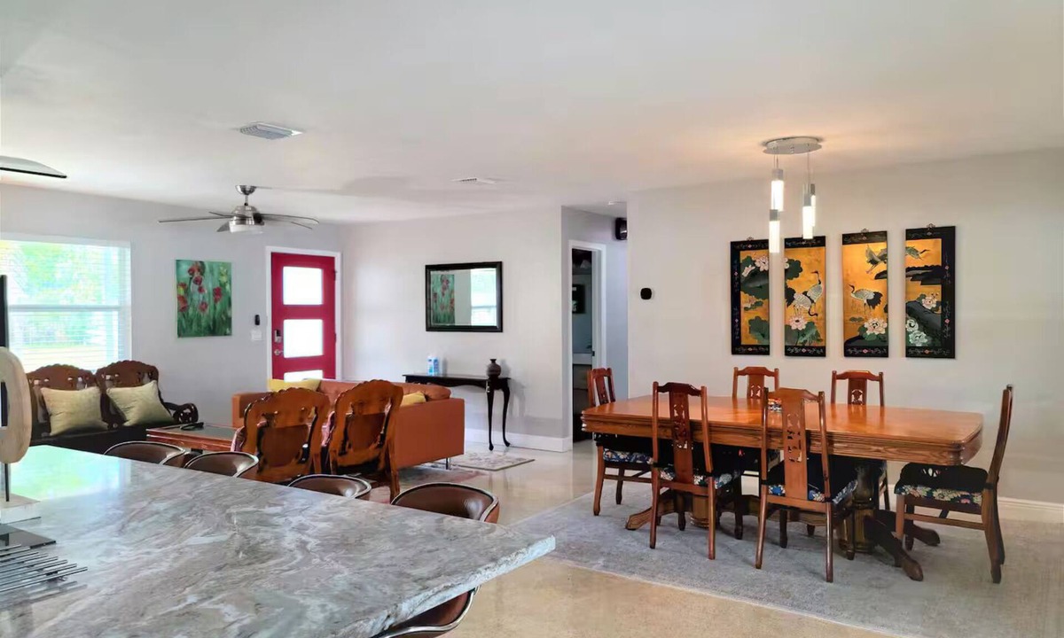 Orient Park House | Walk to Hard Rock, Amphitheater, and Fair grounds.