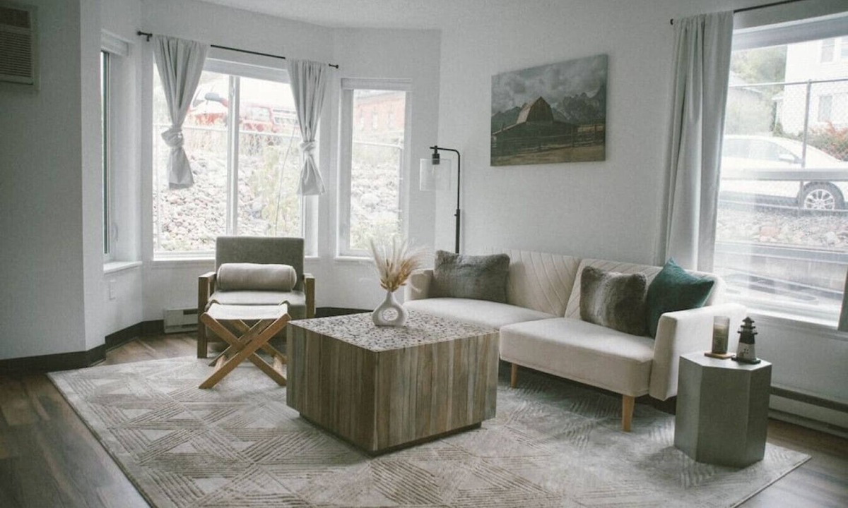 East Hillside Apartment | Walk to Hospitals, Breweries, Restaurants and Lake