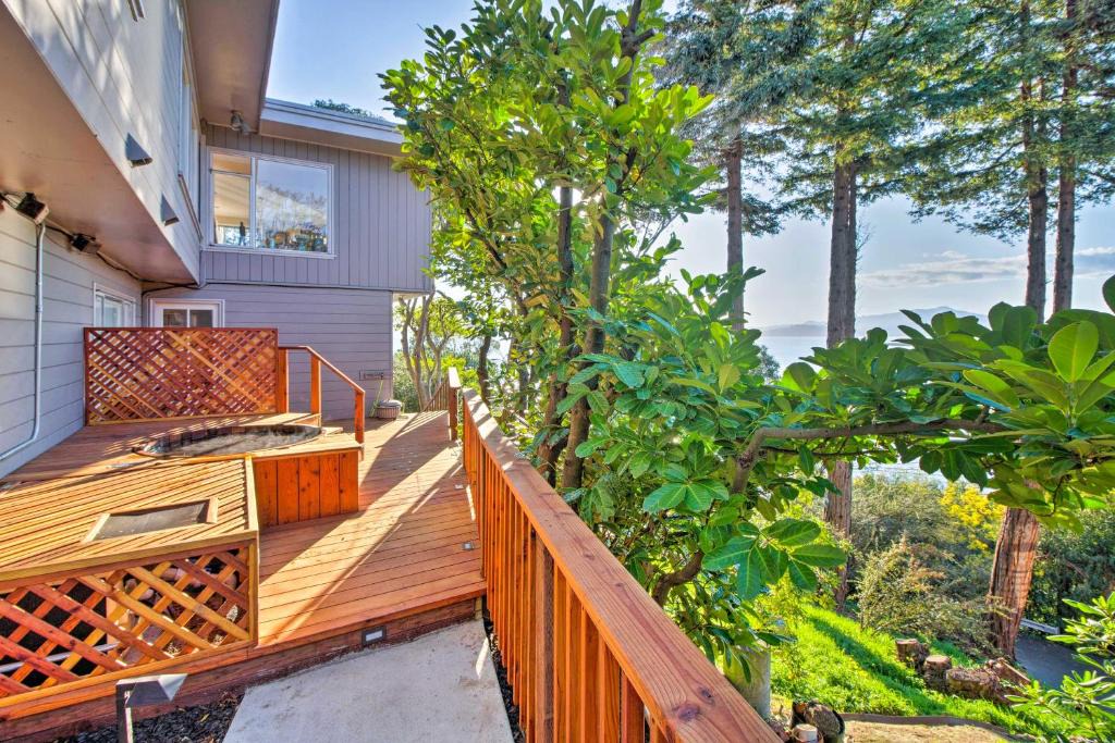 Point Richmond Apartment | Walk to Keller Beach Waterfront Studio with Hot Tub