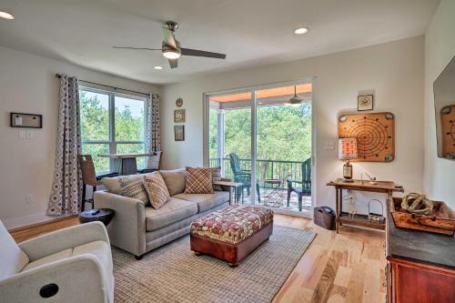 Lakeland Park House | Walk to Lake Austin: Spacious Getaway w/Patio