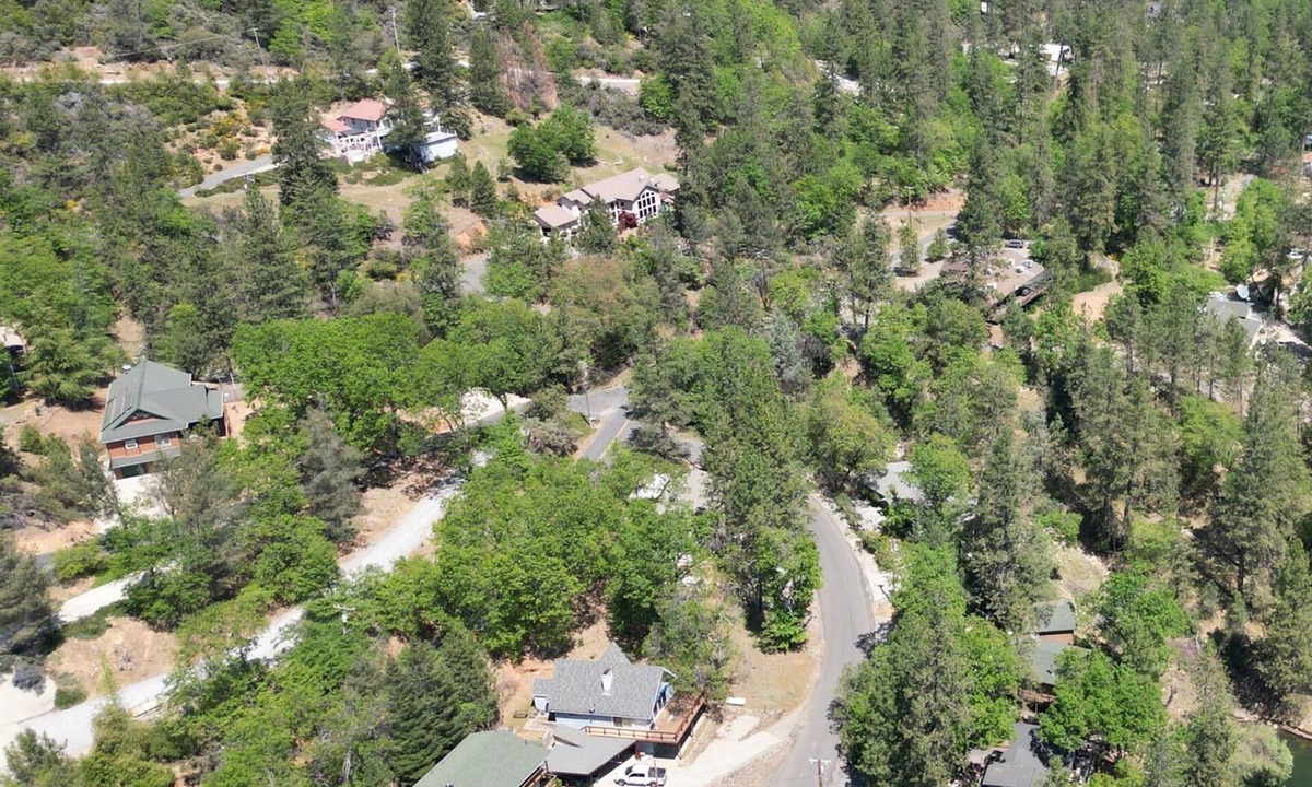 Lakehead House | Walk to Lake/Marina, Game Rm, Hot Tub, 10 Guests - Shasta Lakeshore Retreat #12