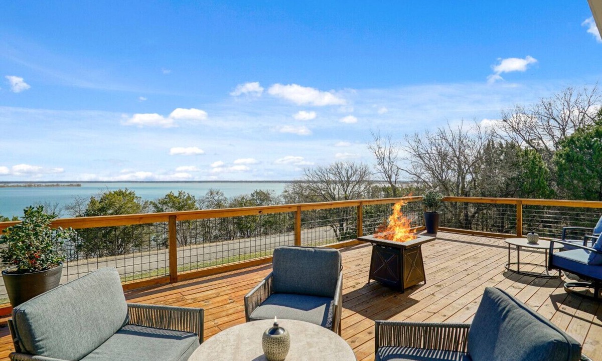 Clifton House | Walk to Lake Whitney~Fire Pit~BBQ Grill~King Bed