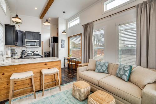 Little Elm House | Walk to Lewisville Lake: Cozy Couple’s Retreat