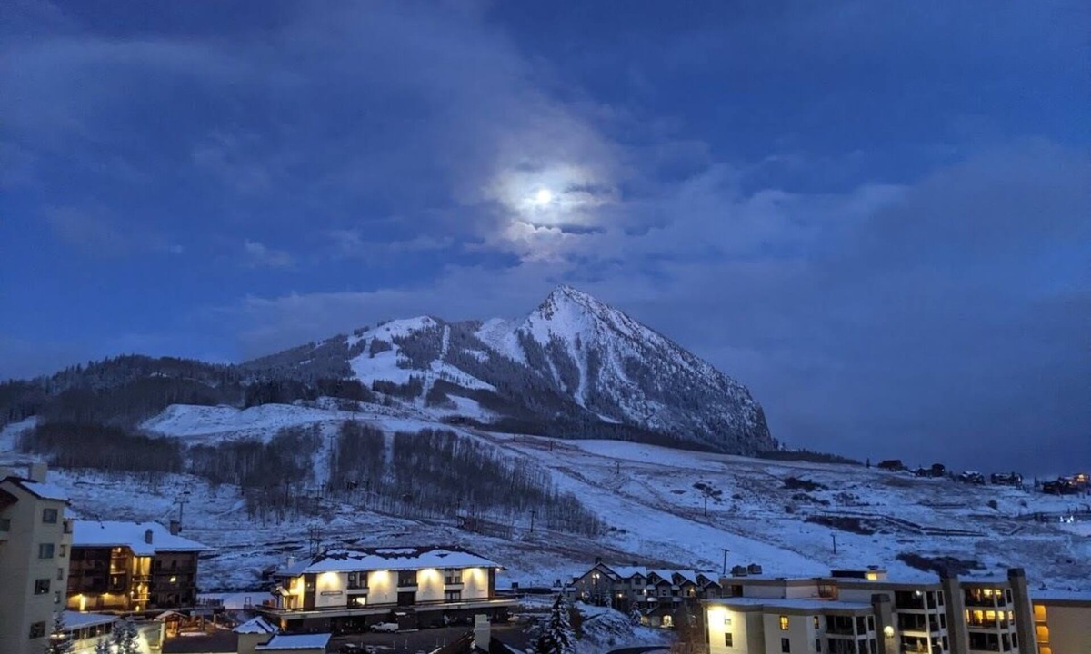Mount Crested Butte Condo | Walk to Lifts, Newly Renovated, Mtn. Views, Fireplace, Hot Tub, Garage Access