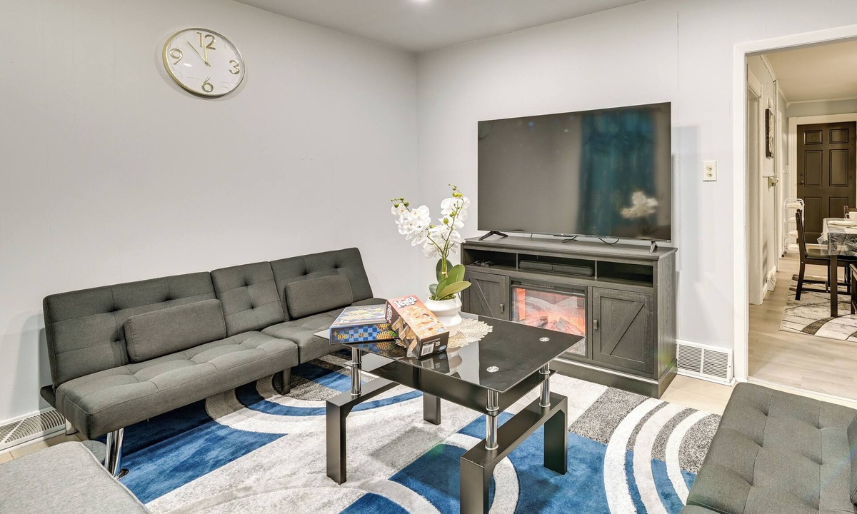 Schenectady Apartment | Walk to Local Eats! Updated Schenectady Apartment