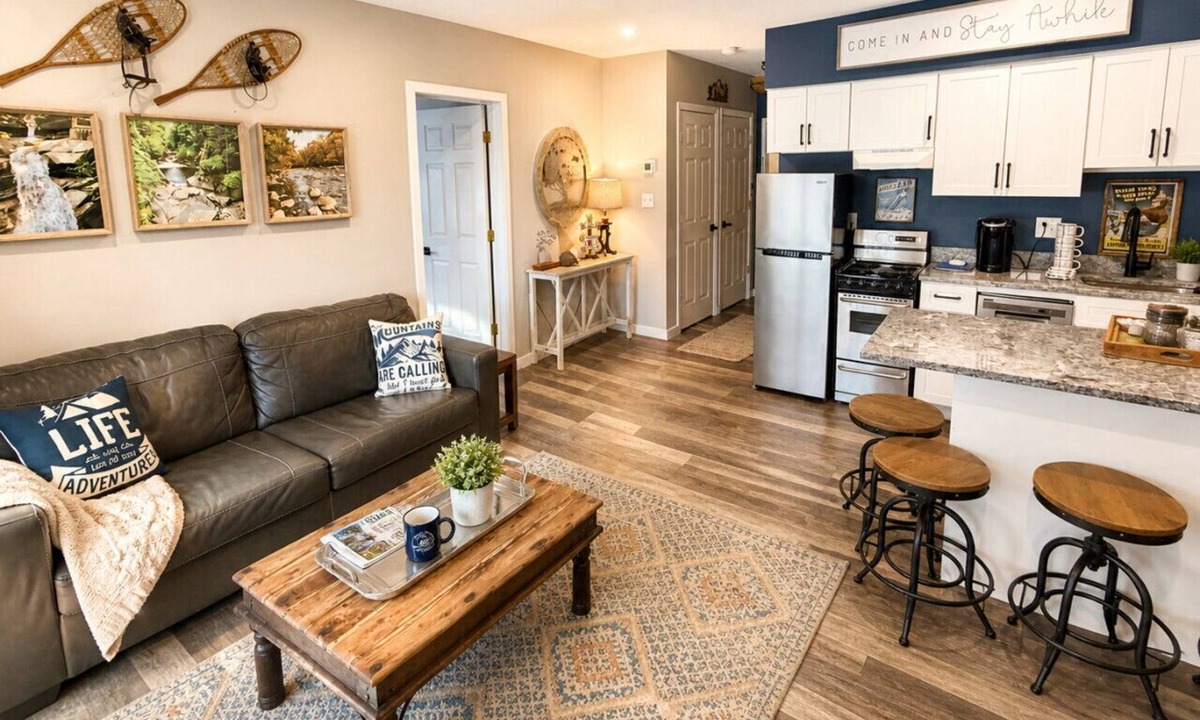 Lincoln Condo | Walk to Loon! Top 5% Rated 1BR Condo | Sleeps 6 | Pool, Hot Tub & Kitchen
