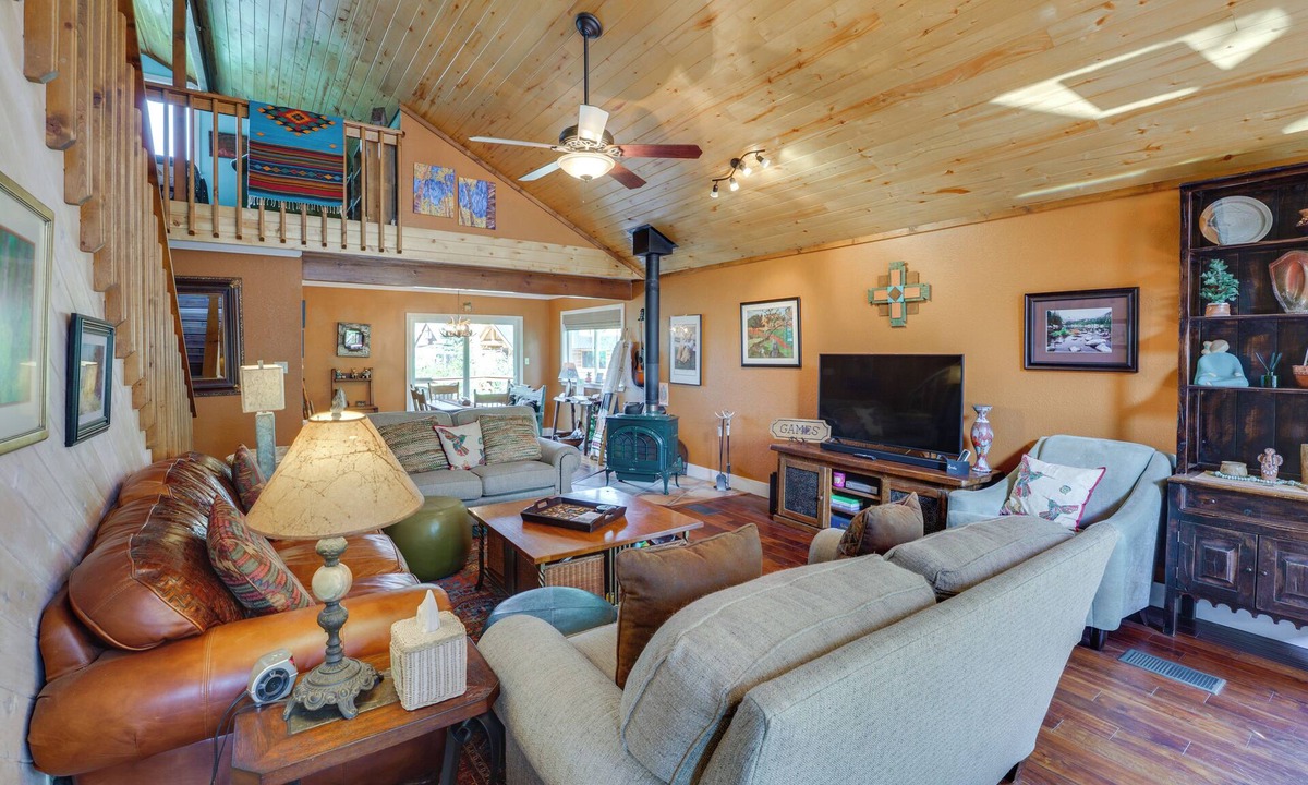 Red River House | Walk to Main St: 'Mountain Creek Home' w/GAMEROOM
