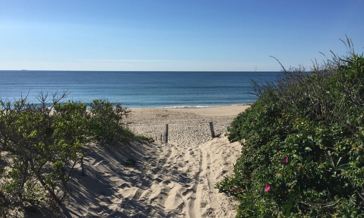 New Shoreham House | Walk To Mansion Beach