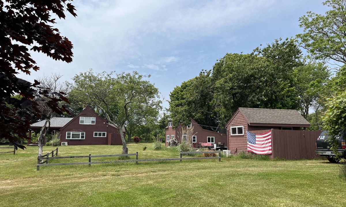 New Shoreham House | Walk to Mansion Beach, Large Yard!