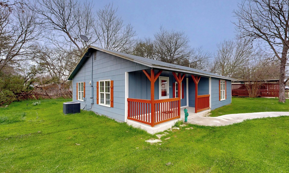 Bandera House | Walk to Medina River: 'Cowboy Cottage' w/BBQ Pit