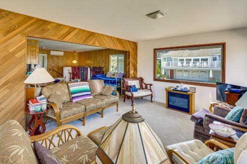 Park Hill Apartment | Walk to Moonstone Beach! PCH Getaway