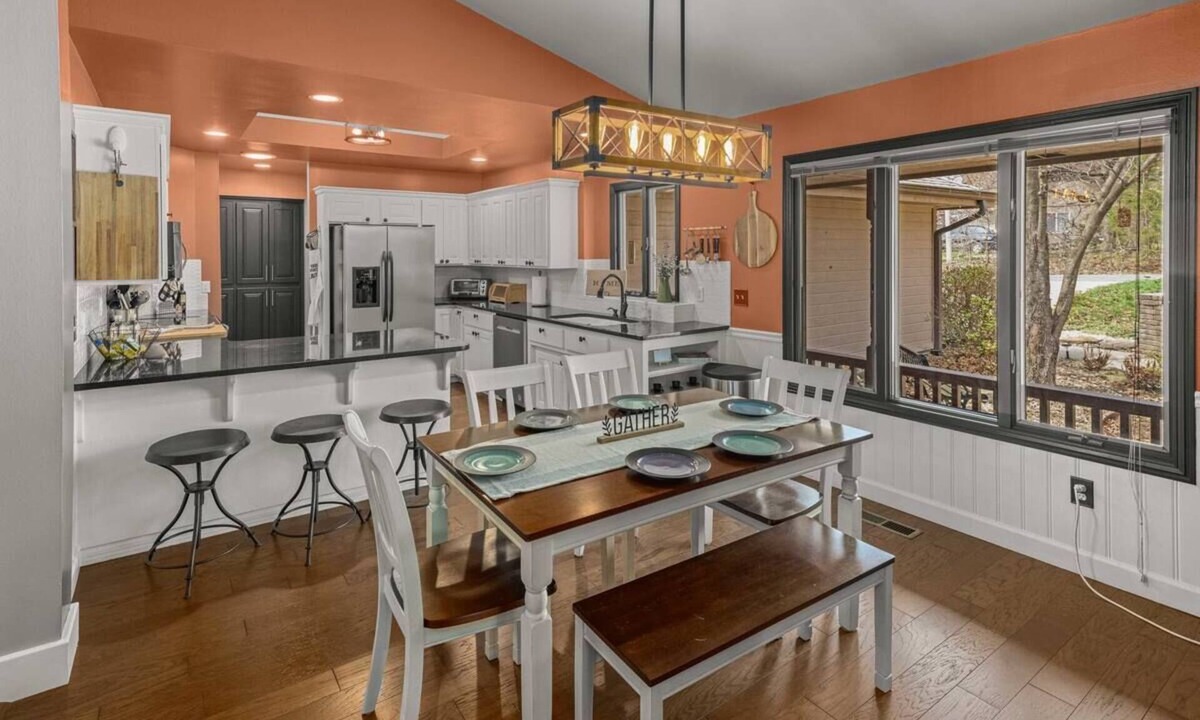 Bella Vista House | Walk to MTB Trails, Game Room+Fireplace, Pet-Friendly, BBQs, Golf Paradise