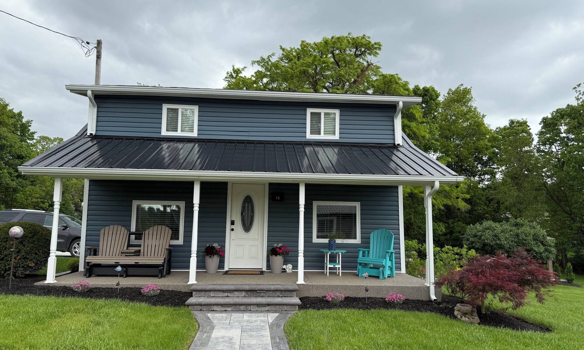 Shawnee Hills Cottage | Walk to Muirfield – Backyard Pavilion, 2 Fire Pits for Ultimate Relaxation!