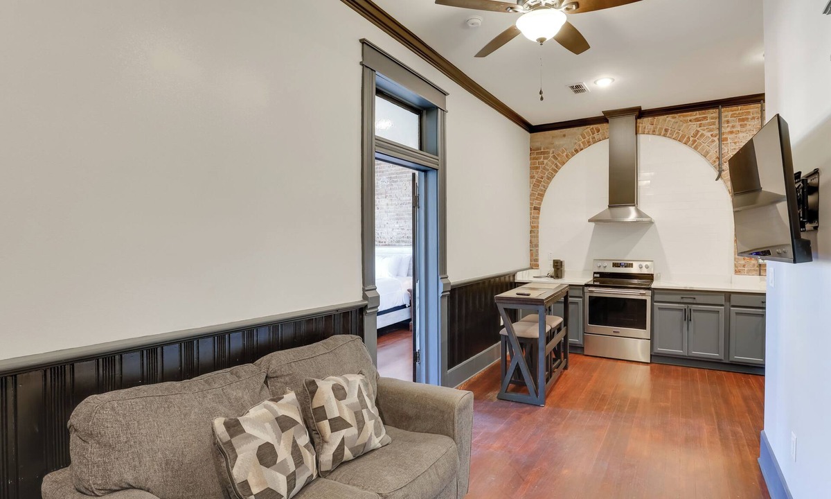 Marshall Apartment | Walk to Museums! Historic Downtown Marshall Apt