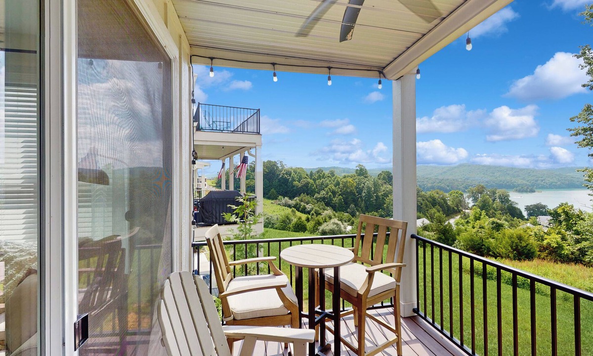 La Follette Cottage | Walk to Norris Lake, Pool Access! 'Sunshine Shack'