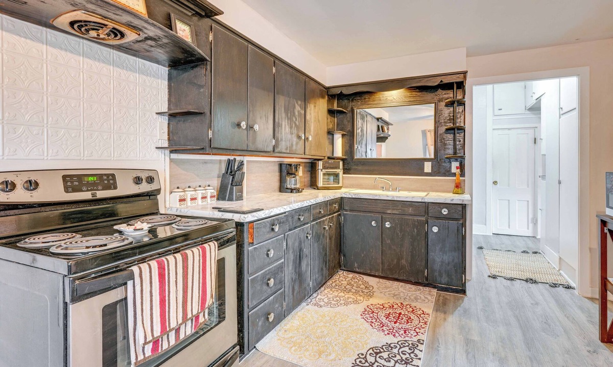 Saginaw Apartment | Walk to Old Town Saginaw! Charming Retreat w/Yard