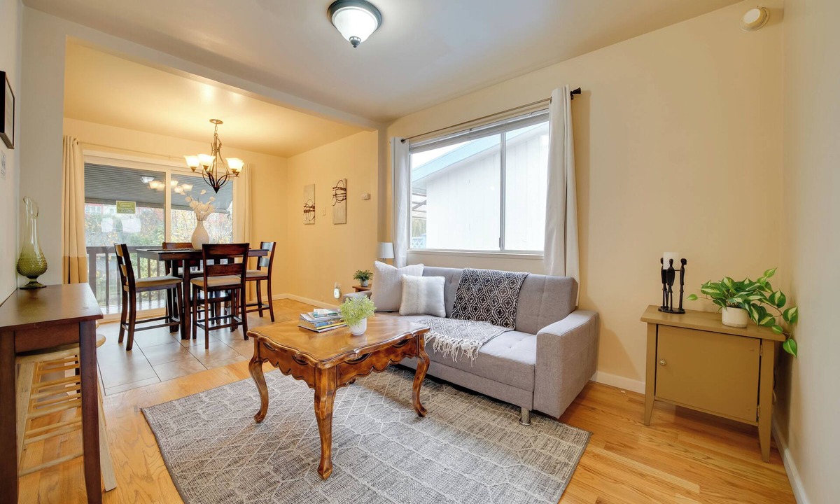 Brighton Apartment | Walk to Othello Park & Light Rail: Seattle Escape