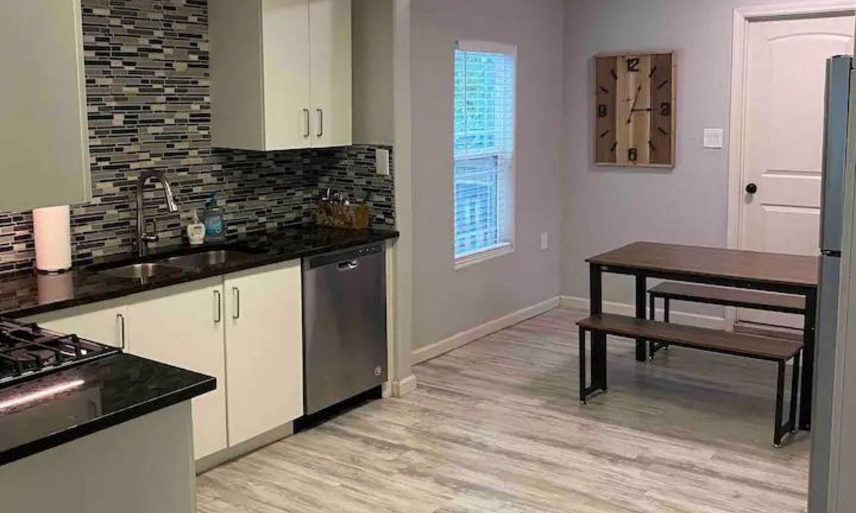 Norman House | Walk to OU campus! Cozy Norman Bungalow