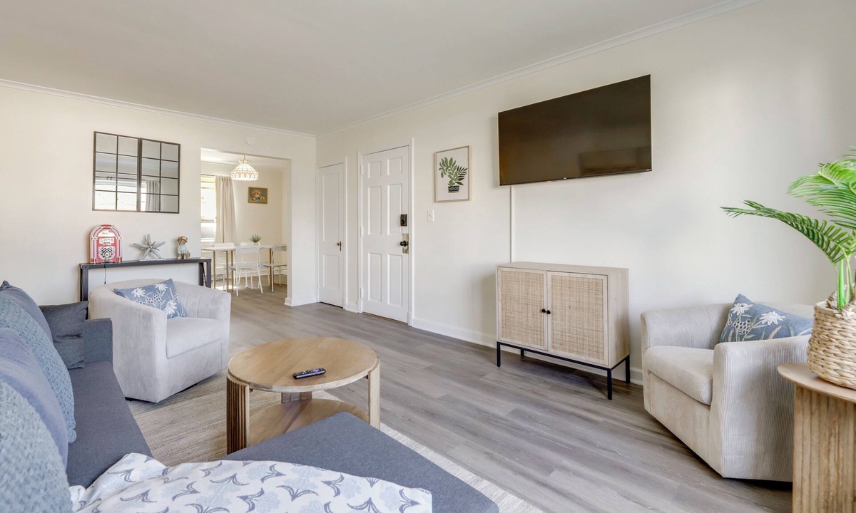 Cambridge Condo | Walk to Parks & Marina! Waterfront Cambridge Condo