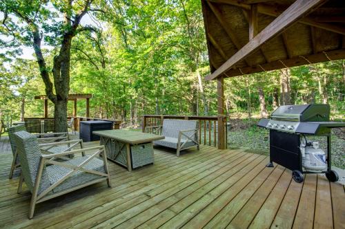 Flemington House | Walk to Pomme de Terre Lake: Pet-Friendly Escape