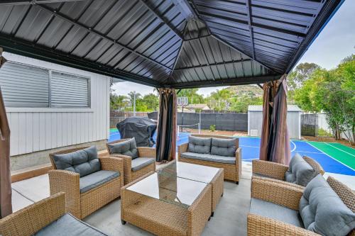 Old Poway House | Walk to Poway Farmers' Market: Family Retreat!