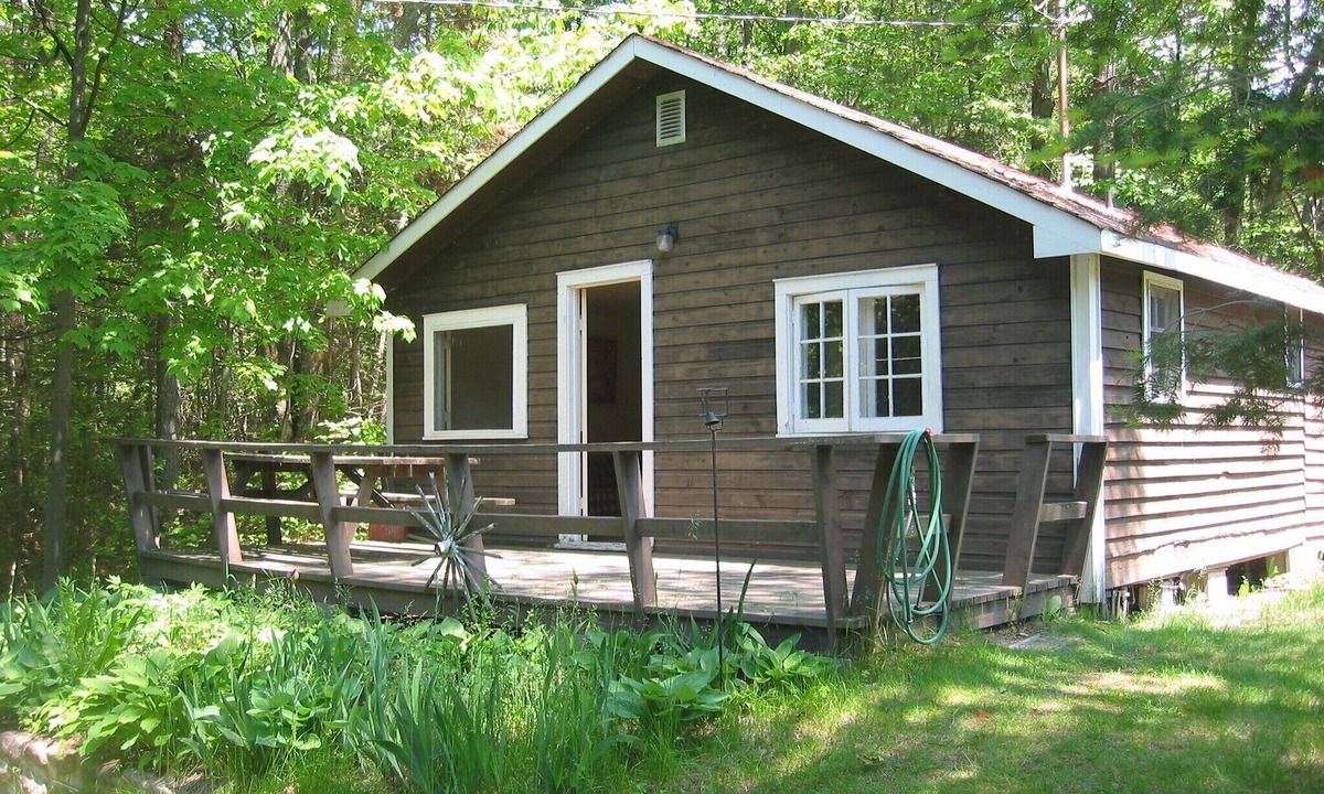 Balm Beach Cabin | walk to private beach across the street -2BR Cozy Forest Cabin -amazing sunsets