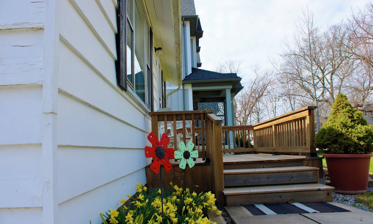 Historic Old Town House | Walk to Queen St Shaw Festival Local Shops Wineries