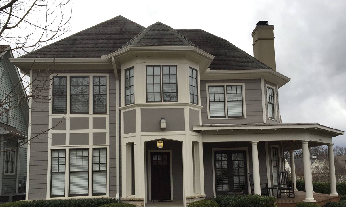 Sylvan Park House | Walk to Restaurants, Bars and Shops with just a 10 minute drive to Downtown