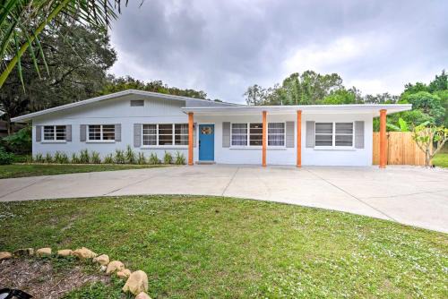 South Sarasota House | Walk to Restaurants: Sarasota Home w/Lanai!