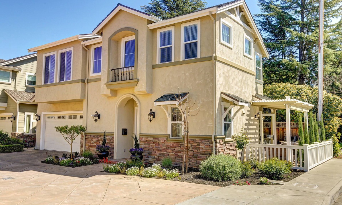 St. Helena House | Walk to Restaurants, Wineries and More