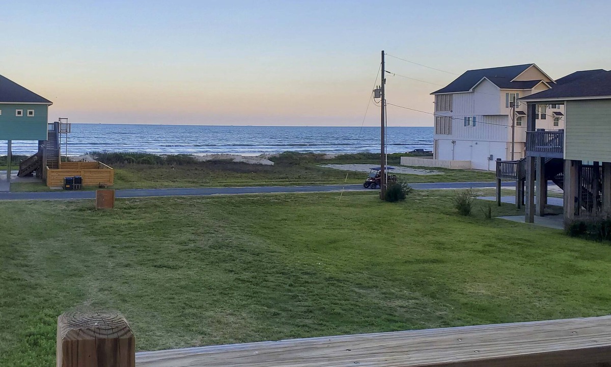 Crystal Beach House | Walk to Sand! Home w/Wide-Open Ocean Views + Bar