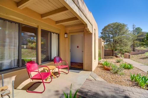 Northeast Santa Fe House | Walk to Santa Fe Plaza: Condo w/Pool & Hot Tub!