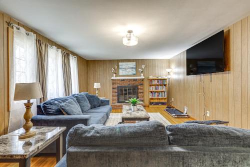 Attleboro House | Walk to Shops and Eats! Attleboro Basecamp