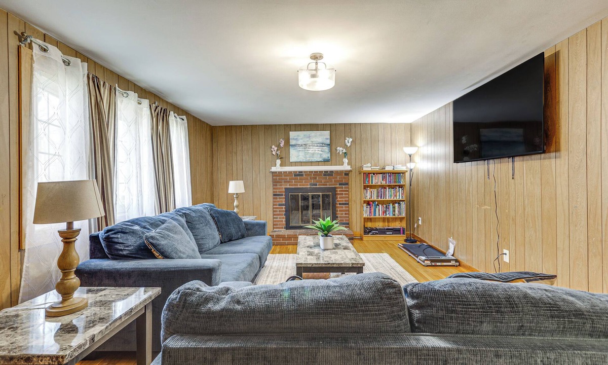 Attleboro House | Walk to Shops & Eats! Attleboro Basecamp